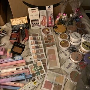 Makeup and more makeup! Please read!!